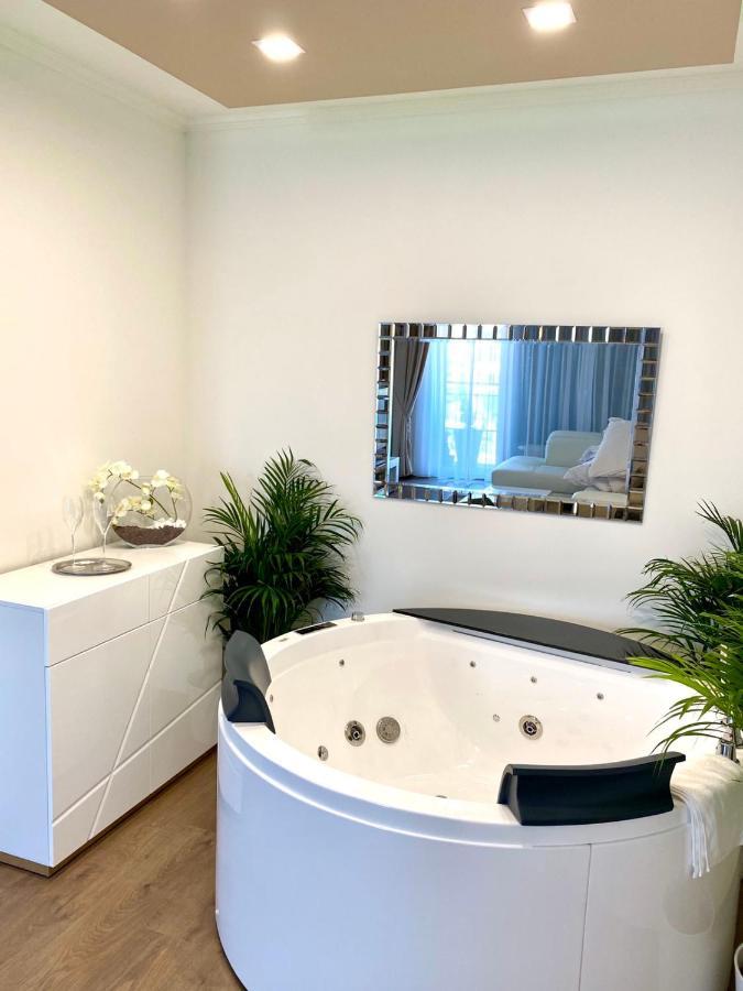 Die Oase - Luxurious Apartment Near The City Center With Free Parking Bratislava Dış mekan fotoğraf